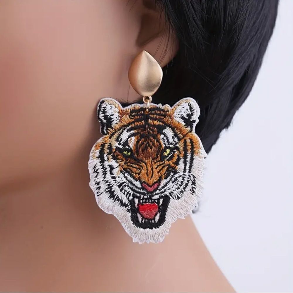Tiger Safari Unique Earrings - Picture 2 of 3